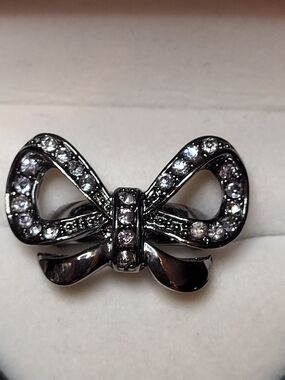 Guess Black Bow Crystal Ring